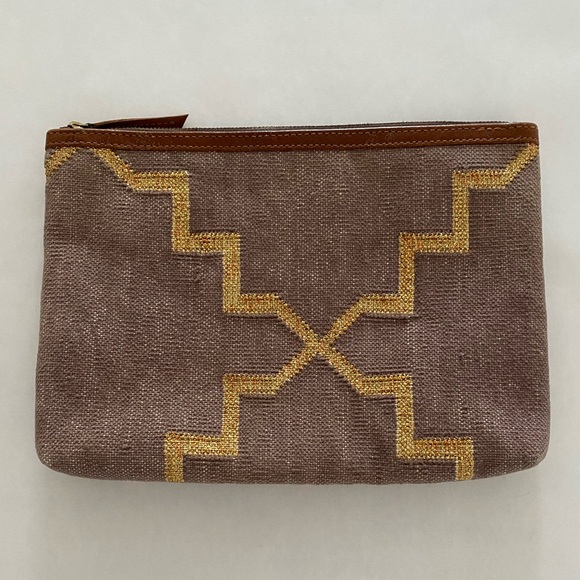 Roberta Roller Rabbit Dhurrie Rug Clutch - Picture 1 of 6